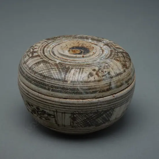 Stoneware covered box – Sawankhalok – 13th to 16thC,